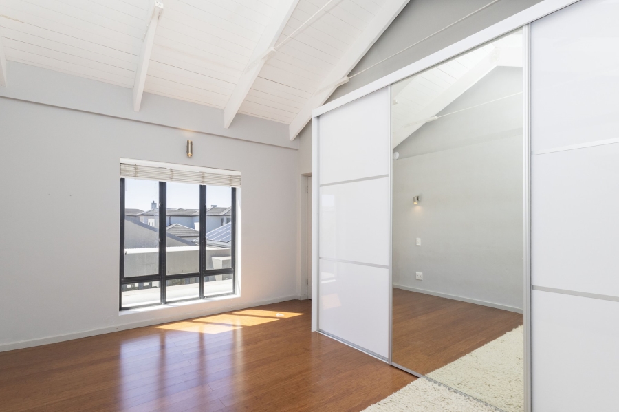 To Let 4 Bedroom Property for Rent in Big Bay Western Cape